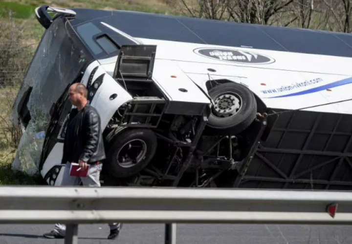 El autobús se volcó cerca de Sofía. Foto: EFE