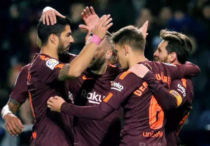 Jugadores del Barcelona festejan. Foto:EFE