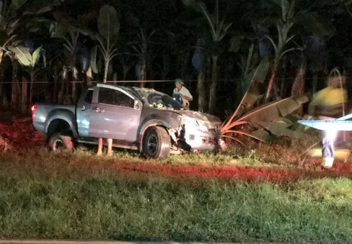 El auto chocó contra unas plantaciones. Foto: Mayra Madrid. 