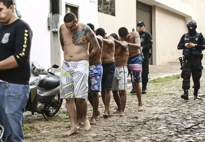 Motín, Fuga, Fuego, Brasil