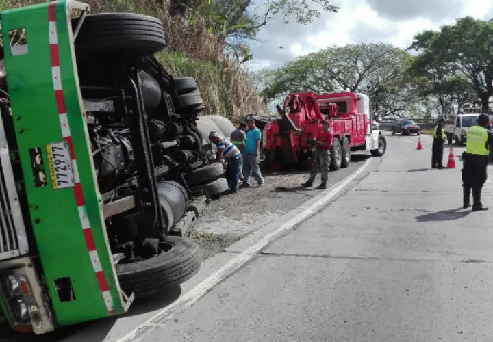 El flujo vehicular es lento. Foto: Eric Ariel Montenegro. 