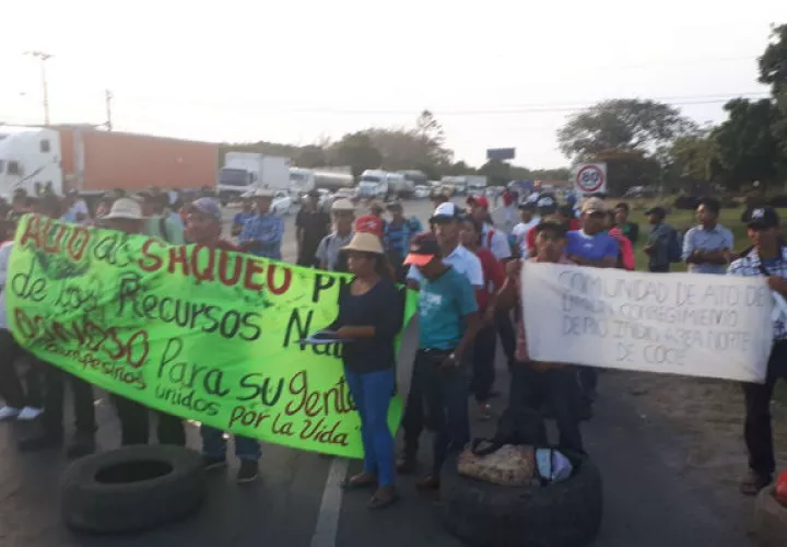Nadie pasa, debido a la acción. Foto: Elena Valdez. 