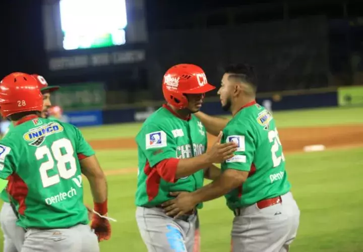 Chiriquí lidera la serie final 2-1 sobre Bocas del Toro. Foto Anayansi Gamez
