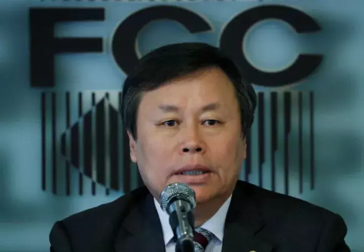 El ministro surcoreano de Cultura, Deporte y Turismo, Do Jong-whan, ofrece una rueda de prensa tras su visita a Corea del Norte. FOTO/EFE