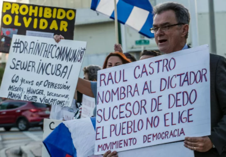 Los exiliados en Miami, critican la nominación a la presidencia de Miguel Díaz-Canel. FOTO/EFE 