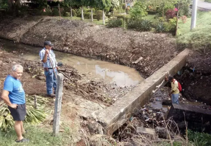 La quebrada estaba muy contaminada con basura. Foto: José Vásquez. 