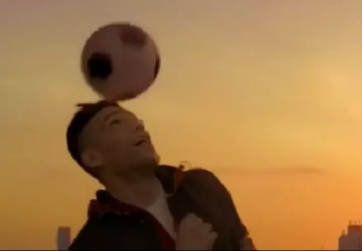 El fútbol es protagonista en su producción musical.