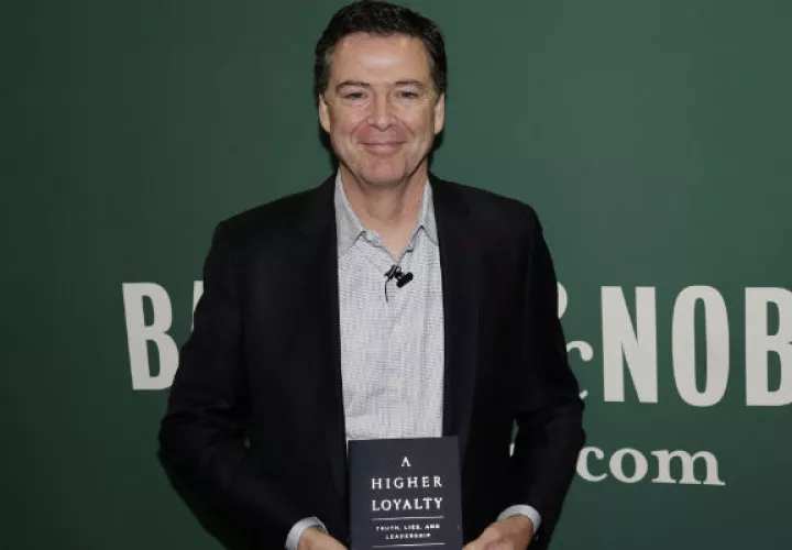 El ex director del FBI James Comey, presenta su nuevo libro. FOTO/AP