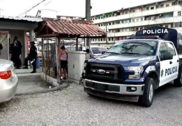 La mujer recibió dos impactos de bala.