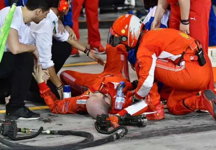 El mecánico de Ferrari luego del accidente. Foto EFE