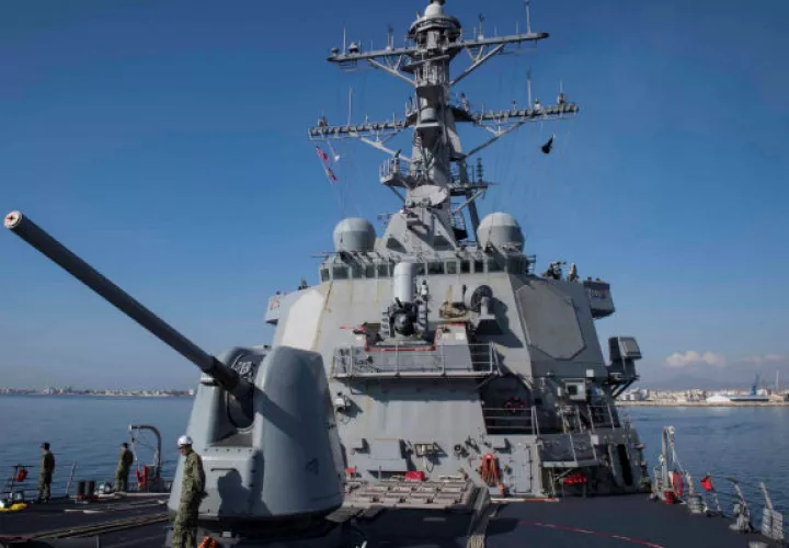 destructor USS "Donald Cook", armado con misiles Tomahawk y el sistema antimisiles Aegis, partió el lunes del puerto de Larnaca (Chipre). FOTO/AP