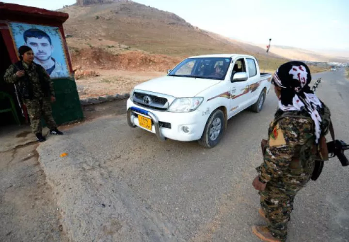 Vigilan en un punto de control de Sinjar, Irak. Foto: EFE 
