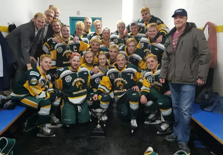 Jugadores del equipo Humboldt Broncos. Foto: Twitter.