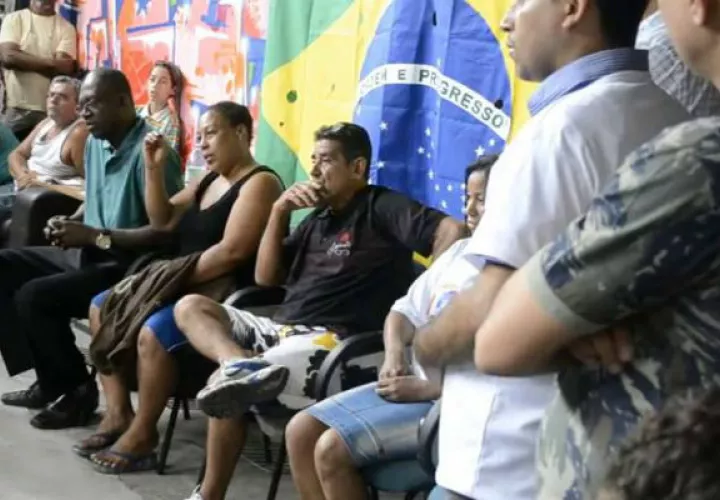 Los jóvenes fueron abatidos mientras conversaban.