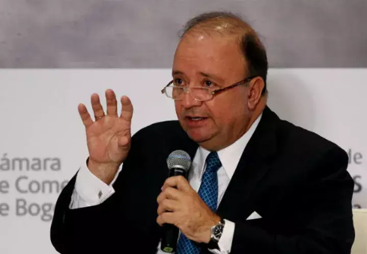 Ministro de Defensa, de Colombia Luis Carlos Villegas.