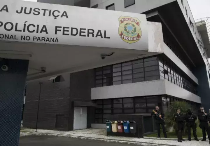 Policías federales hacen guardia. Se espera la llegada de Luiz Inácio Lula da Silva. Foto: AP 