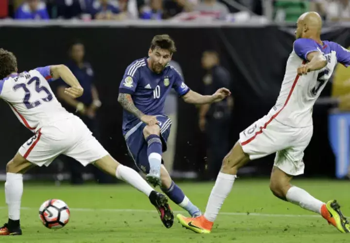 Messi (cent.).