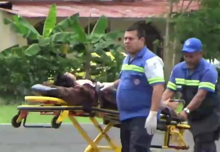 Traslado del menor al hospital. Foto: Mayra Madrid. 