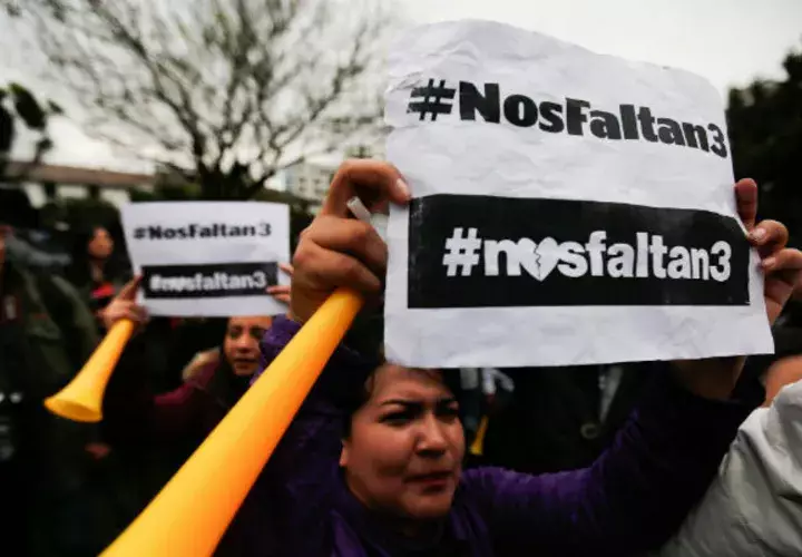 La población ecuatoriana exige justicia, ante el secuestro de tres periodistas. 