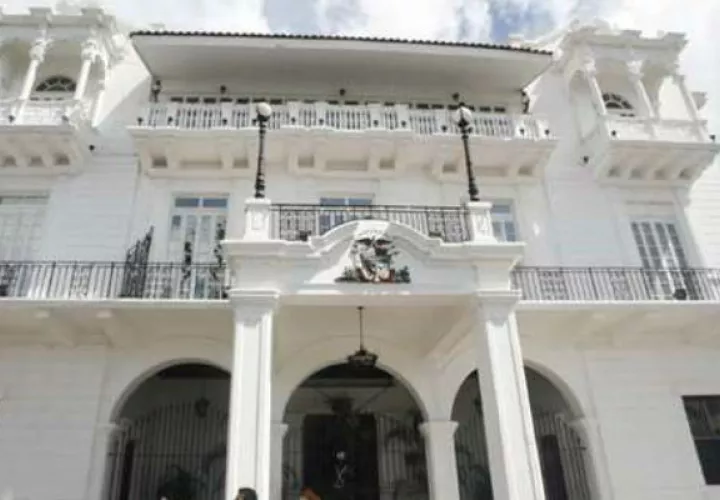 Incluso se compró 2 unidades de Chivas Regal de 12 años por 739 dólares.
