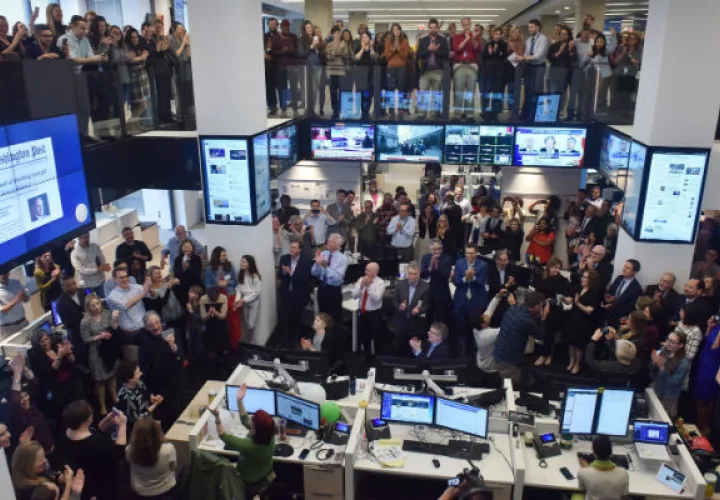 En The Washington Post, celebran el premio obtenido por sus artículos sobre la interferencia rusa en los comicios. FOTO/EFE