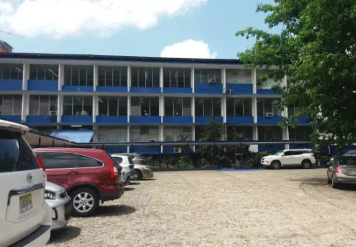 Un informe patológico indica que hay que hacer trabajos urgentes en el colegio José Remón Cantera. Adiel Bonilla