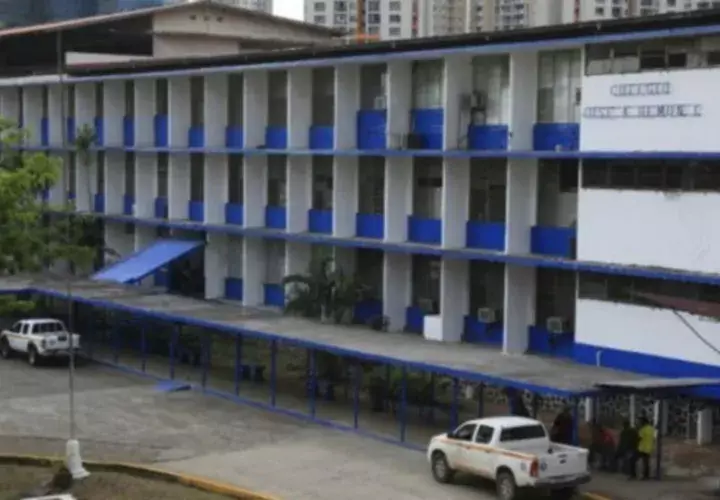 1,700 estudiantes afectados. Víctor Arosemena