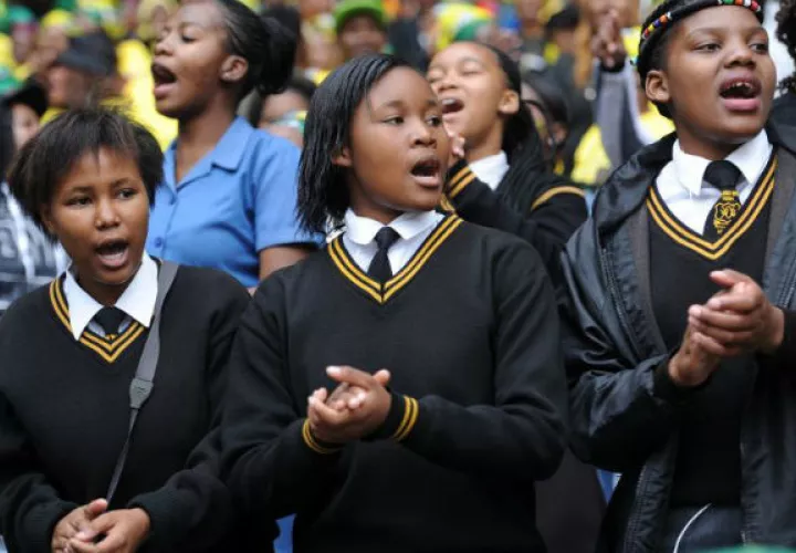 La juventud también se identifica con el legado de "Mama Winnie". Foto: EFE