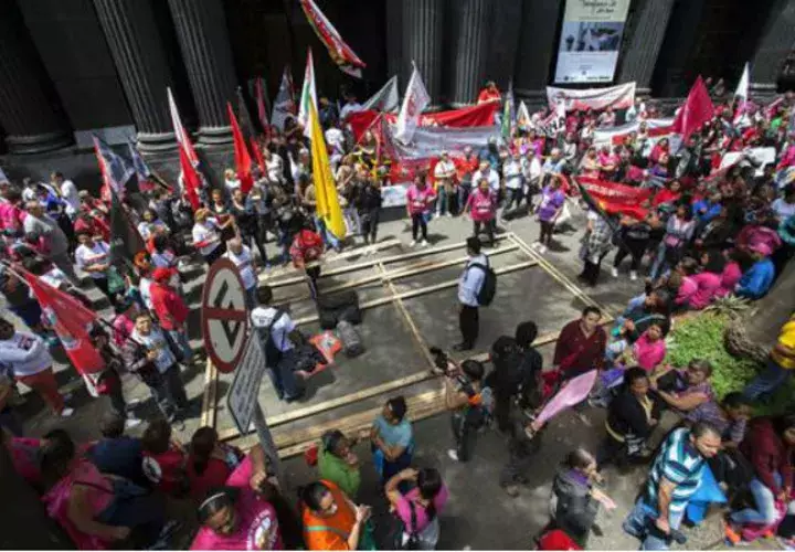 Militantes del Movimiento de los Trabajadores Sin Techo. Foto: EFE. 