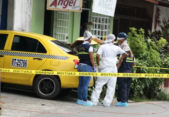 Funcionarios de criminalística buscan evidencias que ayuden a dar con el paradero de  Aquiles Acevedo. FOTO/Eric Montenegro