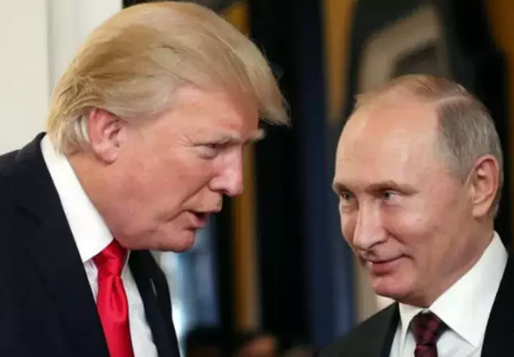 El presidente de Rusia, Vladimir Putin (d), junto a su homólogo estadounidense, Donald Trump. Foto: EFE