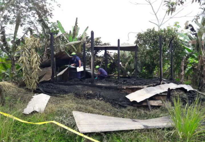 Así quedó lo que era una modesta vivienda de madera en Changuinola.