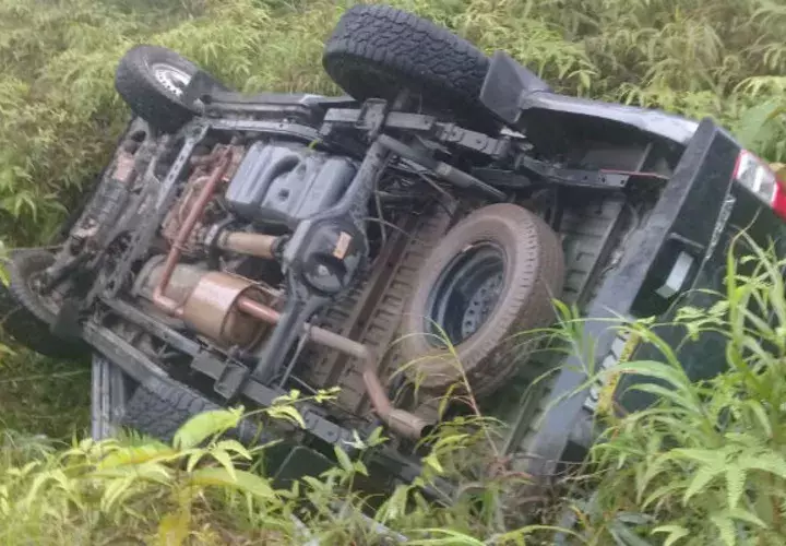 Se desconoce cuántas personas viajaban en el auto. Foto: José Adames. 