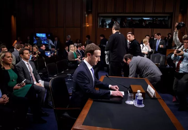 El presidente de Facebook, Mark Zuckerberg, comparece ante el Senado estadounidense en Washington D.C. Foto: EFE