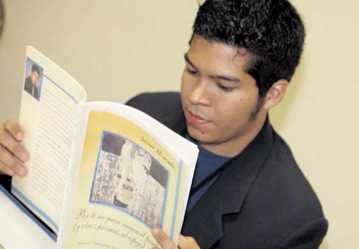 Javier Alvarado.  Poeta panameño multigalardonado. /Foto Archivo.