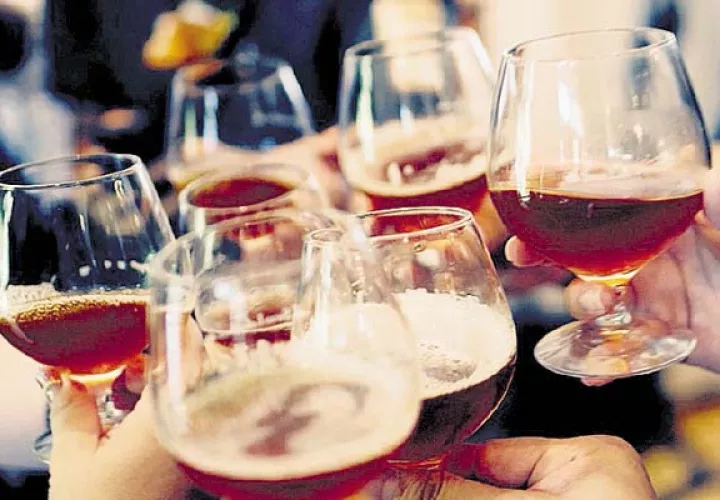 Dejar el alcoholismo requiere de voluntad y apoyo. /Foto Pixabay