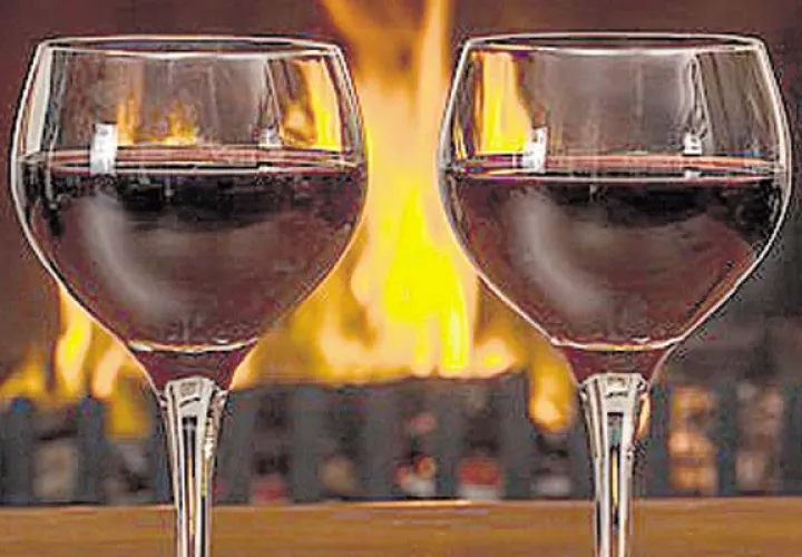 ¿Por qué el alcohol afecta más rápido a las mujeres que a los hombres?