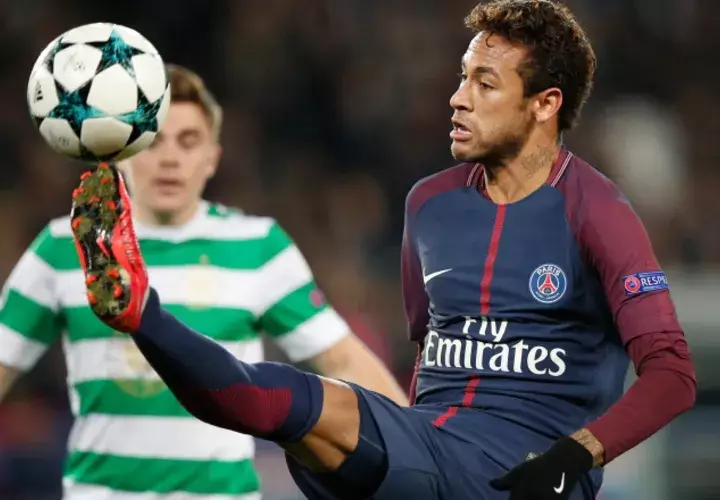 El delantero se convirtió en el jugador más caro en la historia del fútbol, al ser comprado por PSG, en $266 millones. EFE