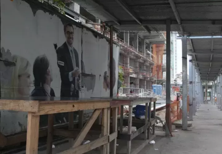 Las construcciones siguen vacías y los vendedores de comidas están sintiendo el golpe negativo. /Foto: Víctor Arosemena
