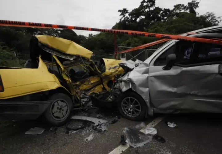 Otro accidente de tránsito que dejó víctimas fatales en una colisión entre dos vehículos.