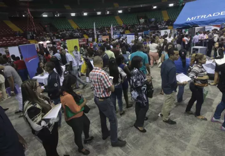 Tres de cada 4 nuevos empleos que se están ofertando son de $800 mensuales o menos. /Foto Archivo