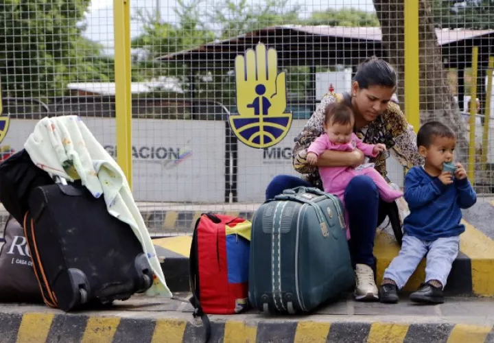 Unas 50 mil personas pasan en ambas direcciones en la frontera entre Colombia y Venezuela. EFE