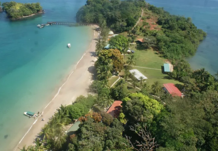 Coiba presenta una geología similar a la región sur de Azuero y  la región sur de Soná.