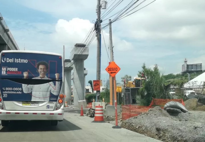Durante esta semana, los conductores han sentido menos el impacto de la calle deteriorada, pero el tranque sigue igual. /Foto: Yaissel Urieta Moreno