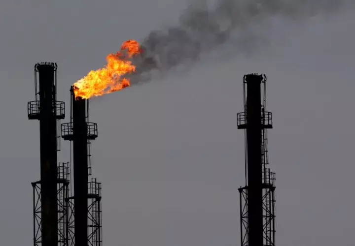Caen extracciones de petróleo. EFE