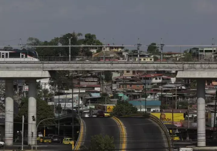 El metro de Panamá se mantiene como el medio de transporte más cómodo y accesible para que los residentes del área lleguen a sus hogares. Es la megaobra. Foto: Archivo
