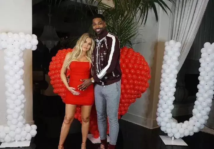 Khloé ya presentó en redes el rostro de su pequeña True. 