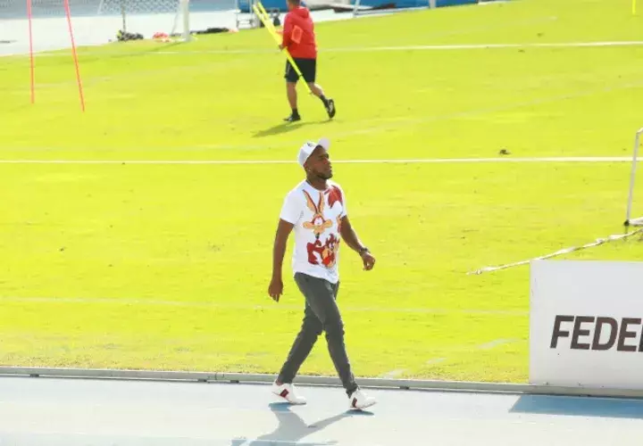 Luis Tejada observó los entrenamientos de la Roja. /Foto Anayansi Gamez