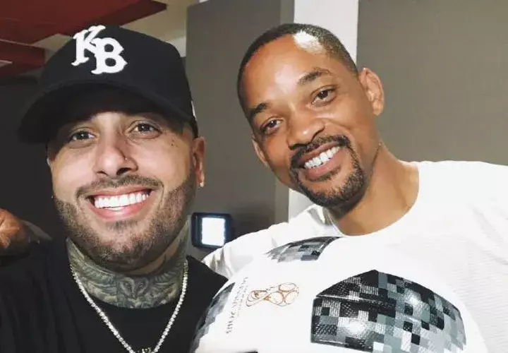 El actor compartió una foto con el cantante. 