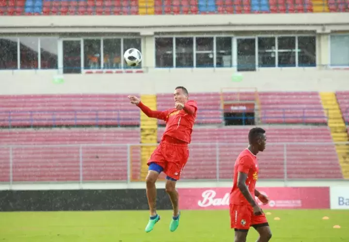 Blas Pérez lleva entrenando dos semanas con la Roja. /Foto Anayansi Gamez